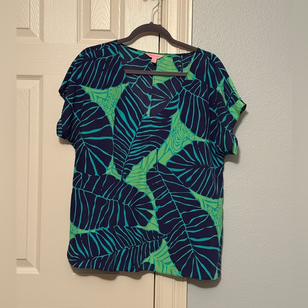 LILLY PULITZER Size L Large Blouse Top 100% Silk Blue & Green Zebra Palm Print